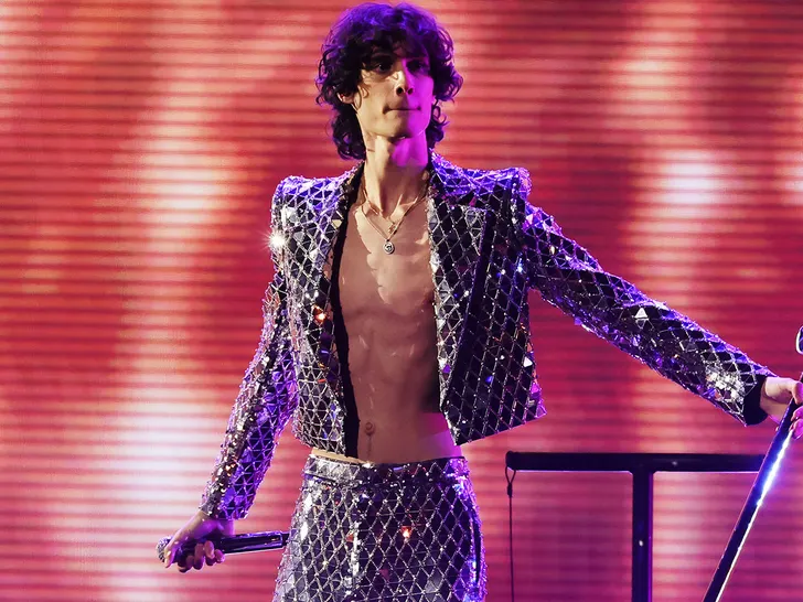 0201-sombr-Grammys-SUB