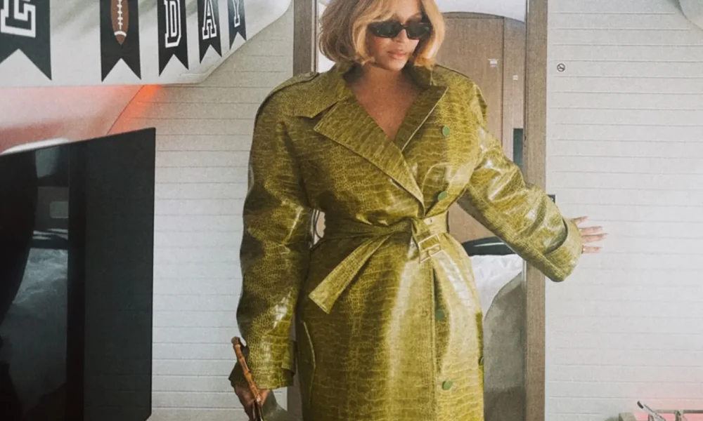 Beyonce Debuted A New Bob Hairstyle In A Green Croc Embossed Rowen Rose Trench At The 2026 Super Bowl