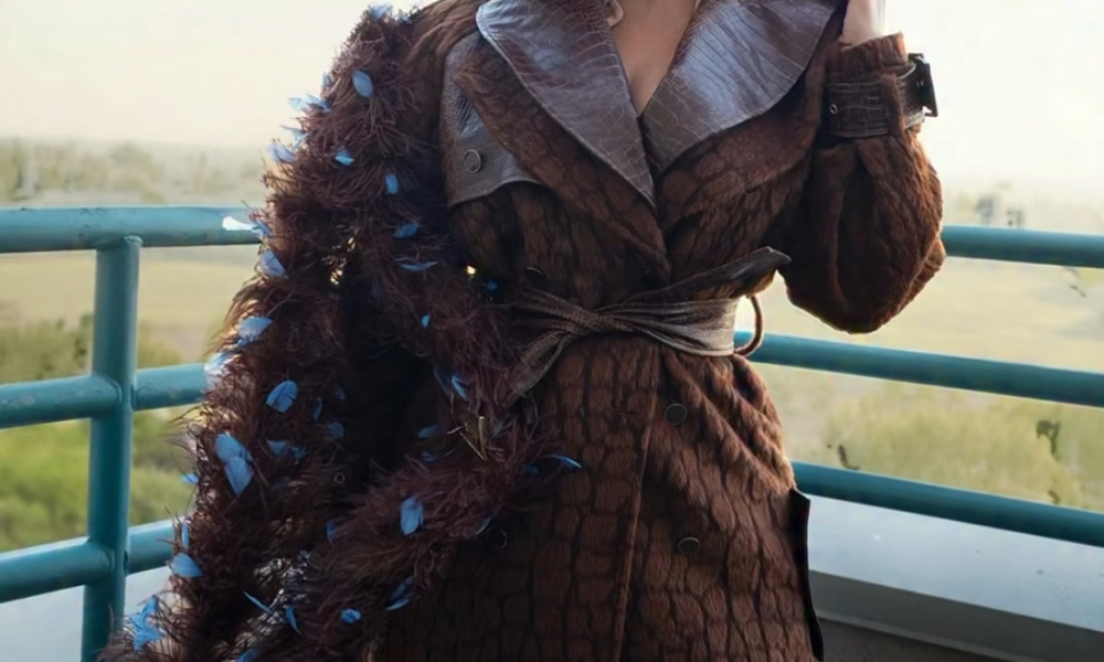 Beyonce Posed For The Gram In A Chocolate Brown Rowen Rose Coat 5