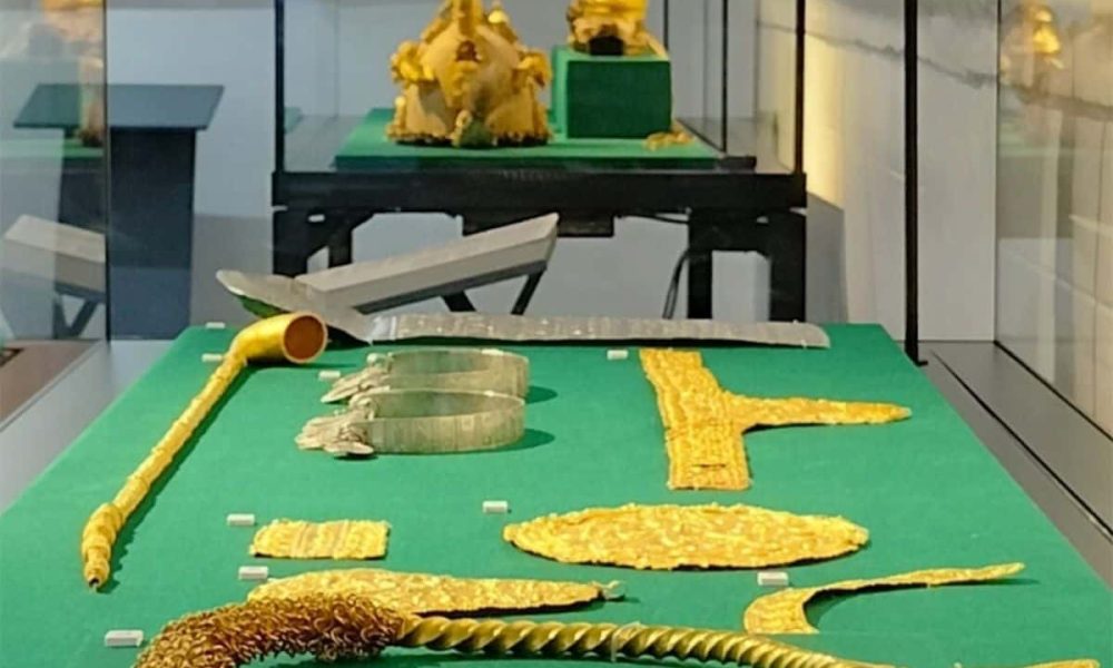 British Army embarrassed by looted African relic