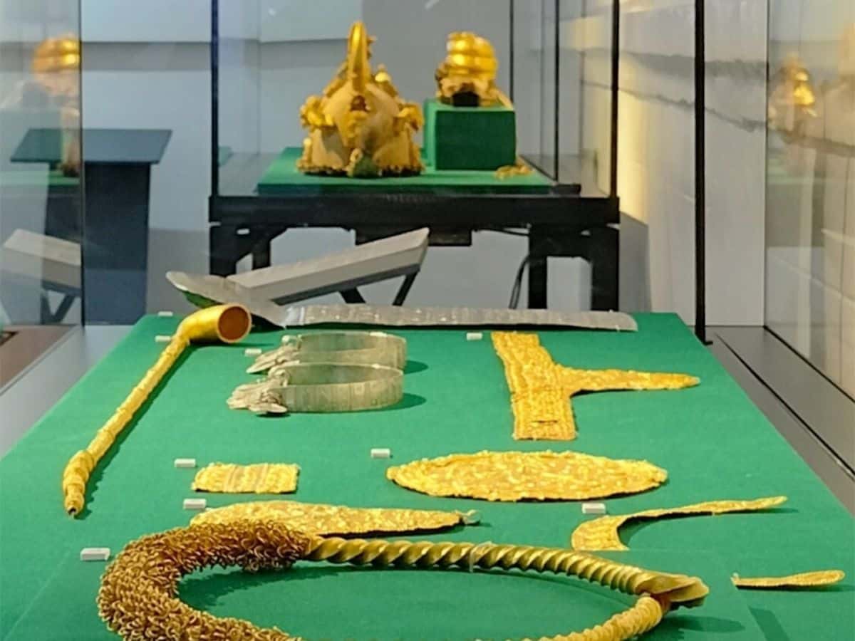 British Army embarrassed by looted African relic