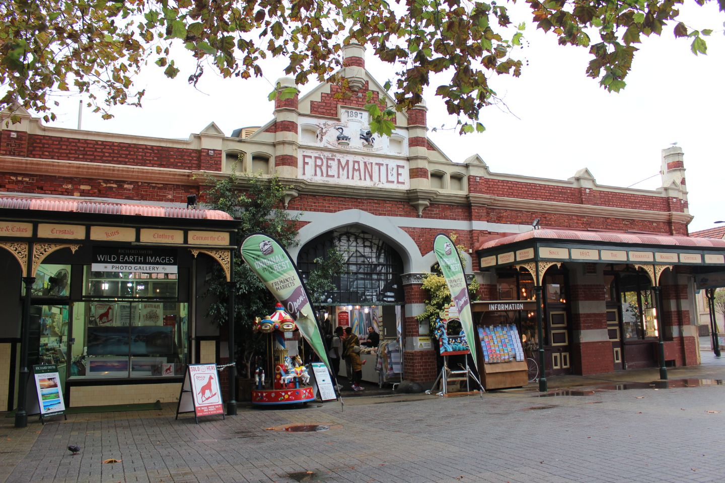 Fremantle council votes to curb rise in illegal tobacco, vape shops