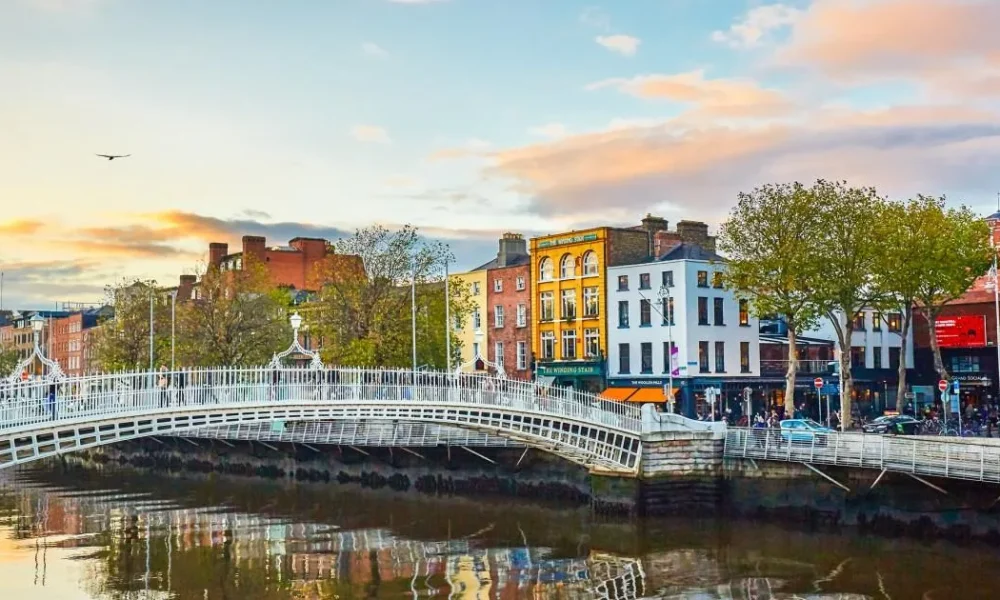 Passport warning as thousands of Brits flying to Ireland risk being denied travel