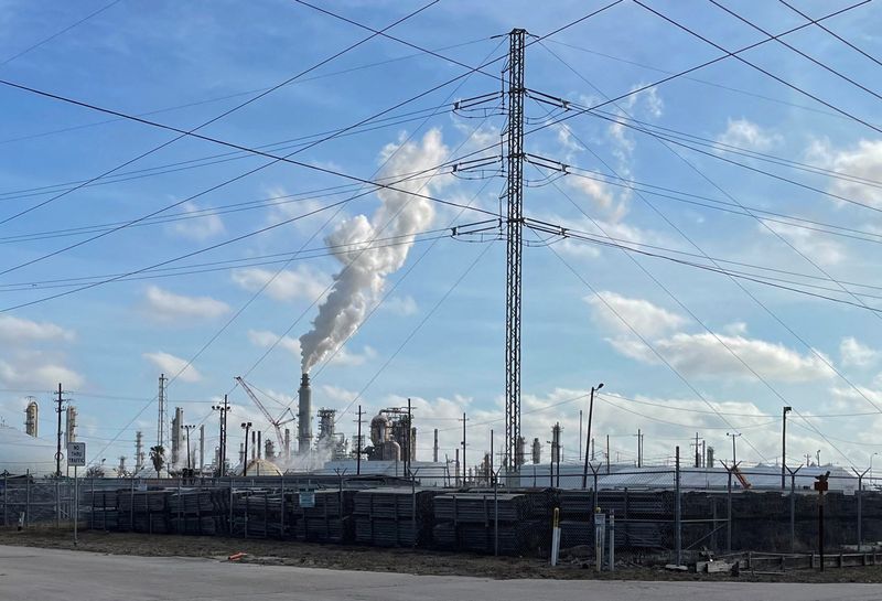 Union, Marathon meeting as strike deadline looms for US refineries