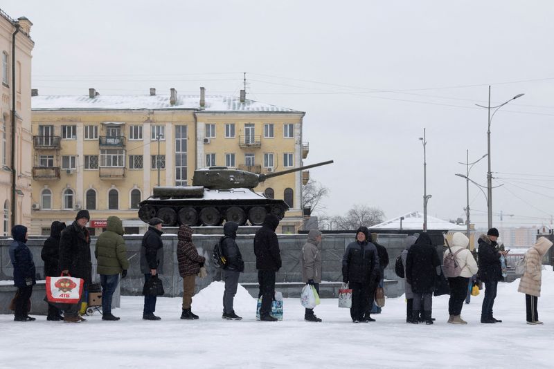 Ukraine talks set for next week as cold sweeps country