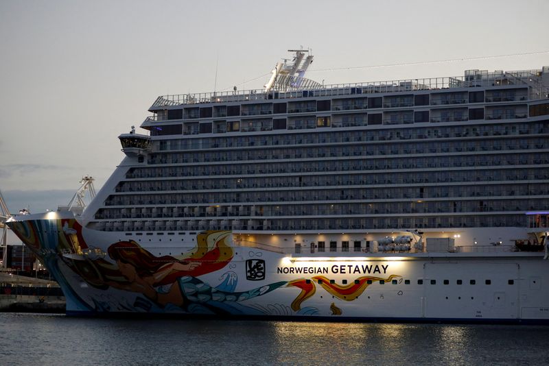 Activist Elliott builds over 10% stake in Norwegian Cruise Line, WSJ reports