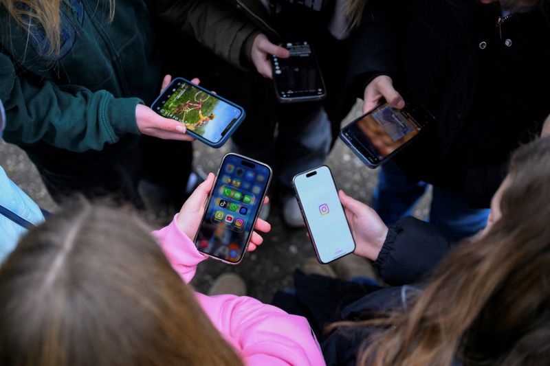 Germany’s ruling party backs social media curbs for children