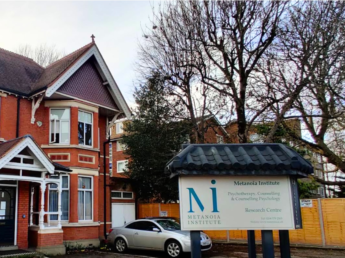 Former staff accuse psychotherapy education institute of institutional racism