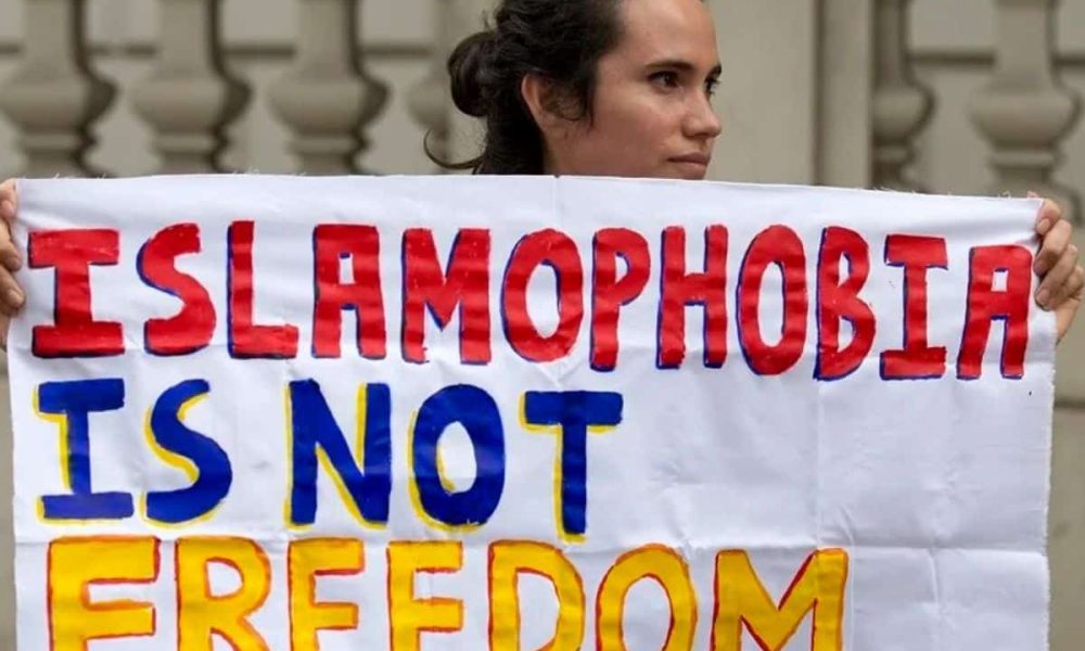 Muslims back democracy more than the general public, poll finds