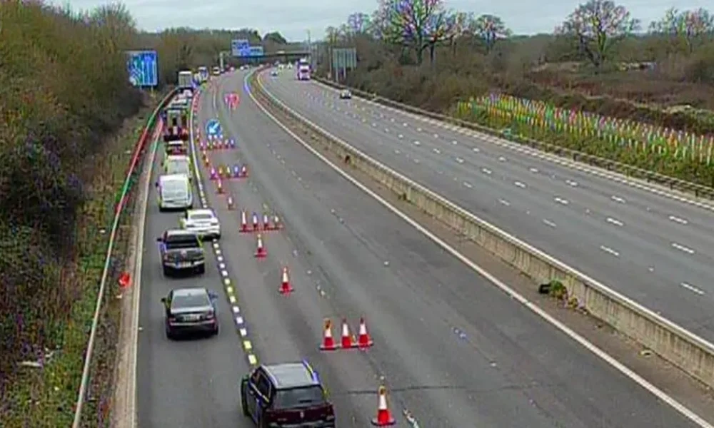 M4 closure: motorway shut in both directions near Reading causing long delays | News UK
