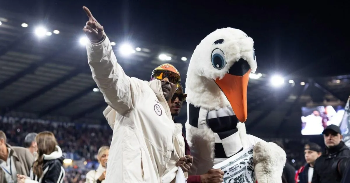 Snoop Dogg makes bizarre Swansea appearance as rival manager makes 'weed' joke | Football