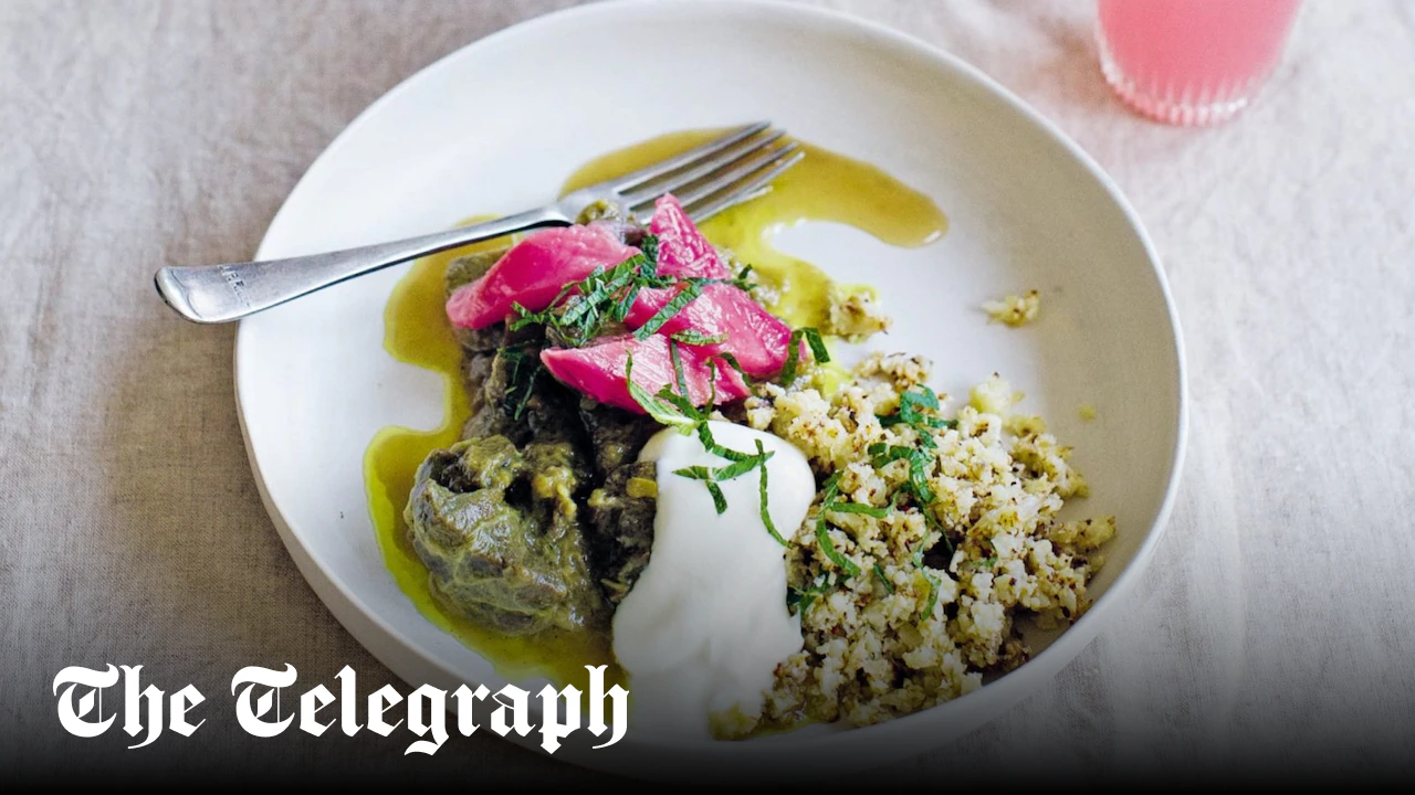 Rhubarb khoresh with cauliflower and yogurt