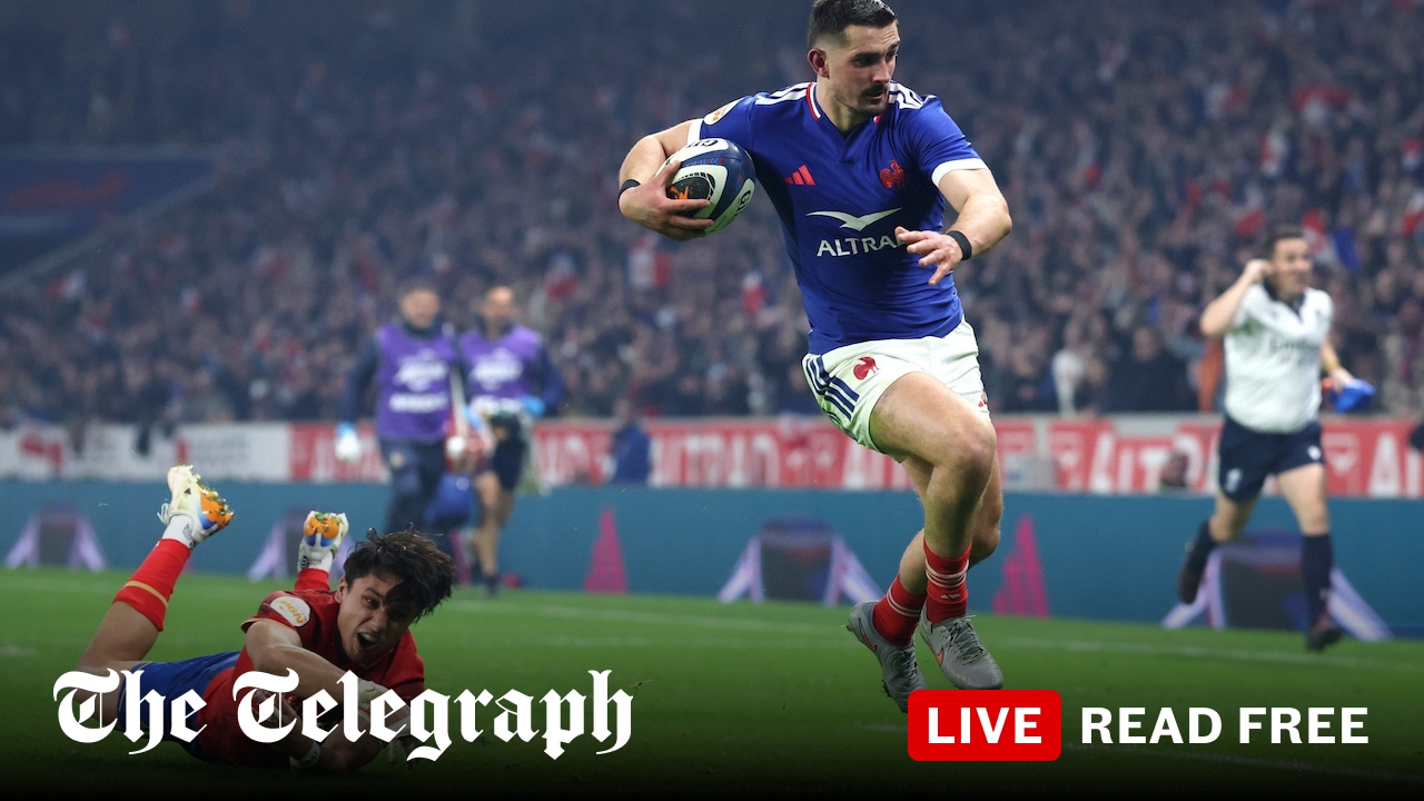 France beat Italy to stay on course for Grand Slam