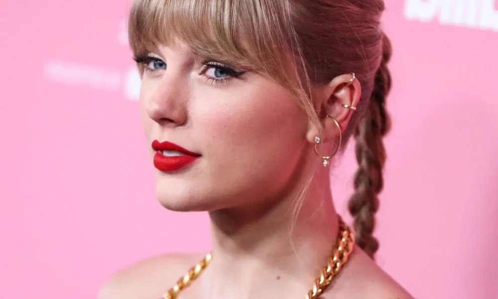 Taylor Swift at the 2019 Billboard Women In Music Presented By YouTube Music