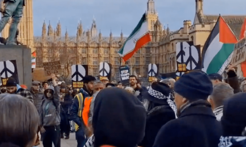 Iran anti-war protesters confront Starmer's bullshit