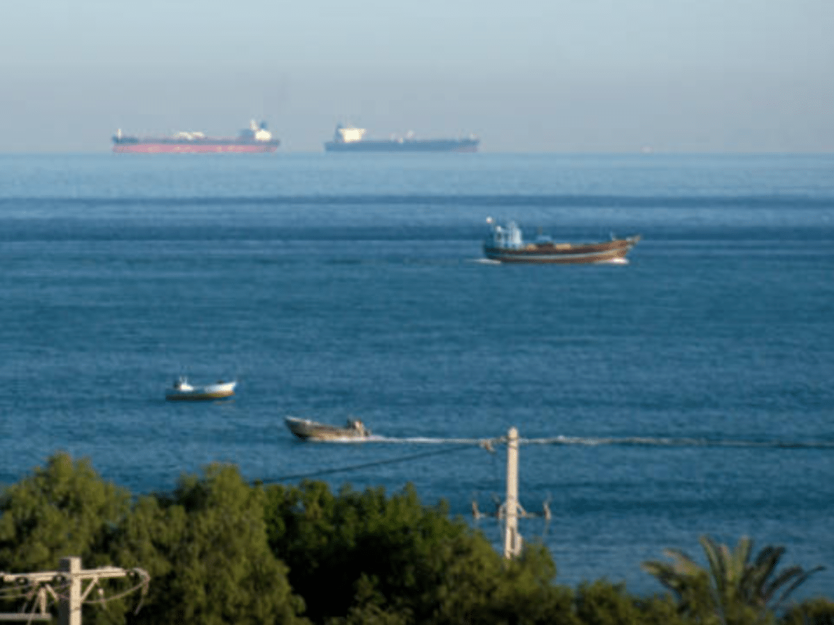 Iran defends itself via closing key shipping strait