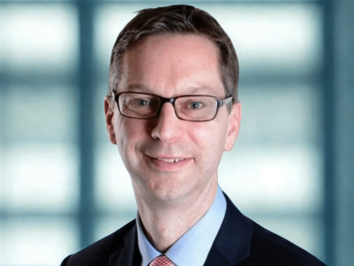 senior civil servant Peter Schofield resigns