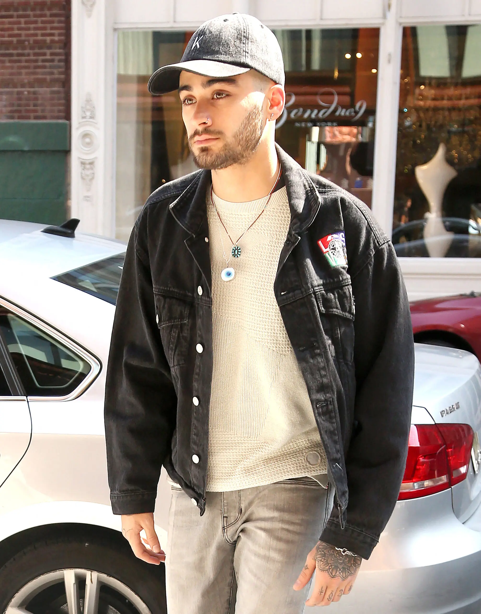 Zayn Malik arriving at Gigi Hadid's Apartment in New York City