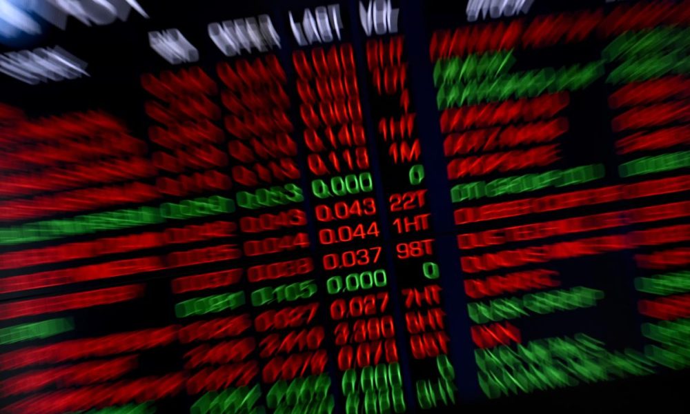 Miners drag Aussie shares lower as gold price whipsaws