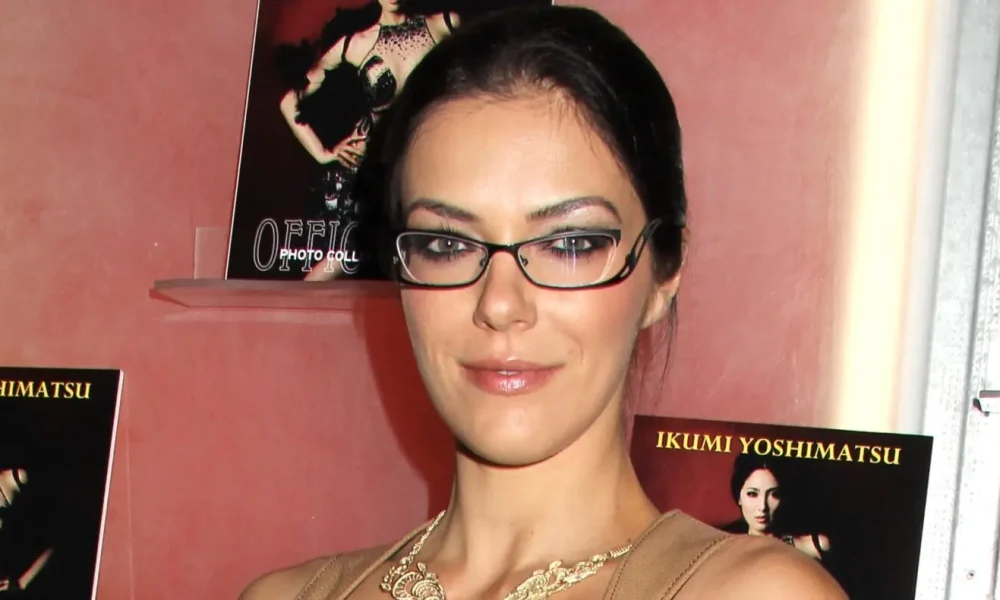 Adrianne Curry Reacts To Top Model Documentary With Sarcasm