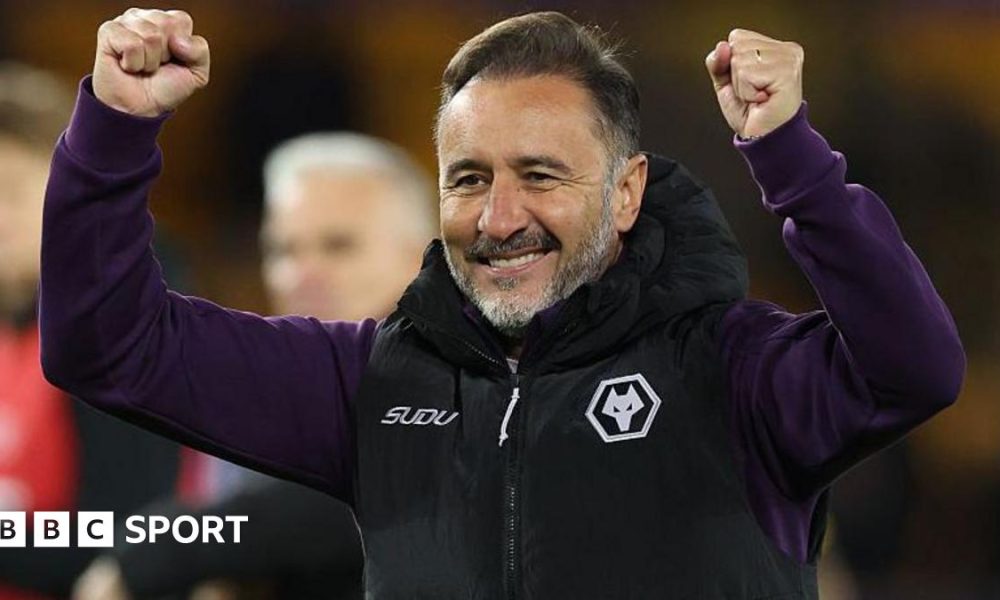 Vitor Pereira holds up his arms and smiles