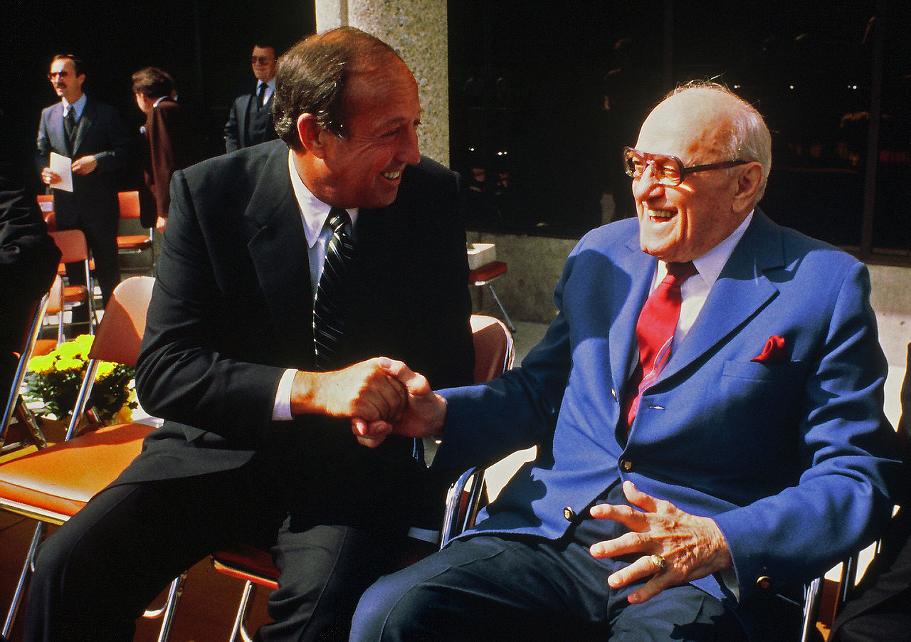 Bears founder George Halas (right) with NFL commissioner Pete Rozelle