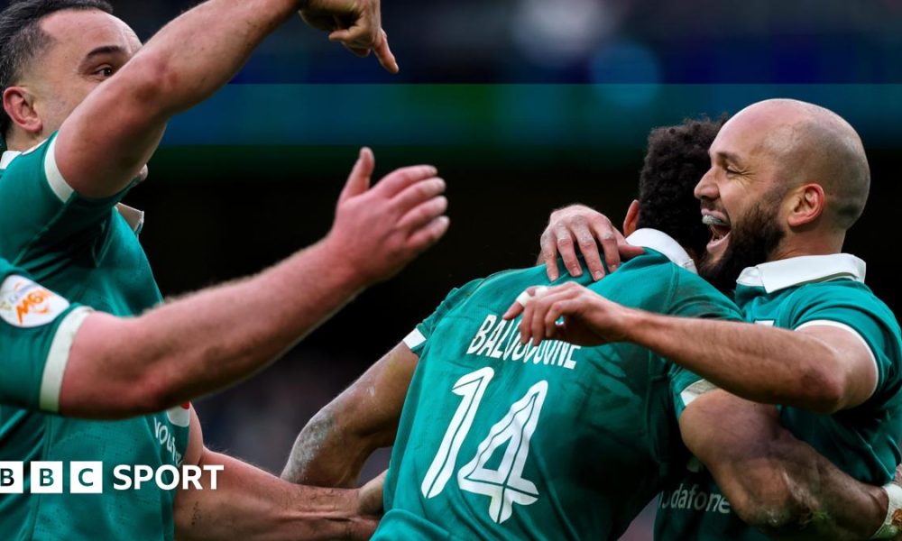 Rob Baloucoune celebrates his try