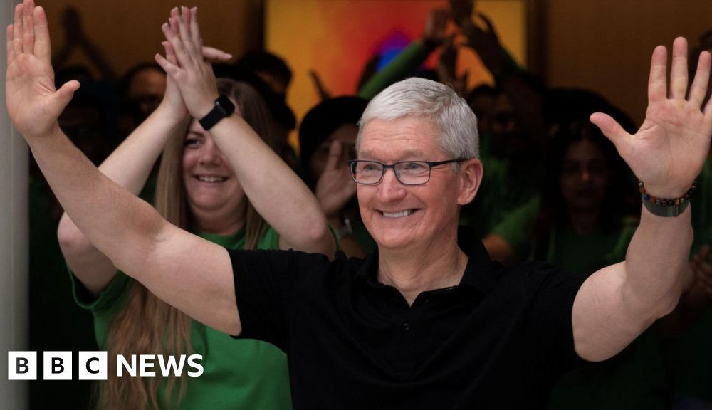 FTC warns Apple over alleged lack of conservative news