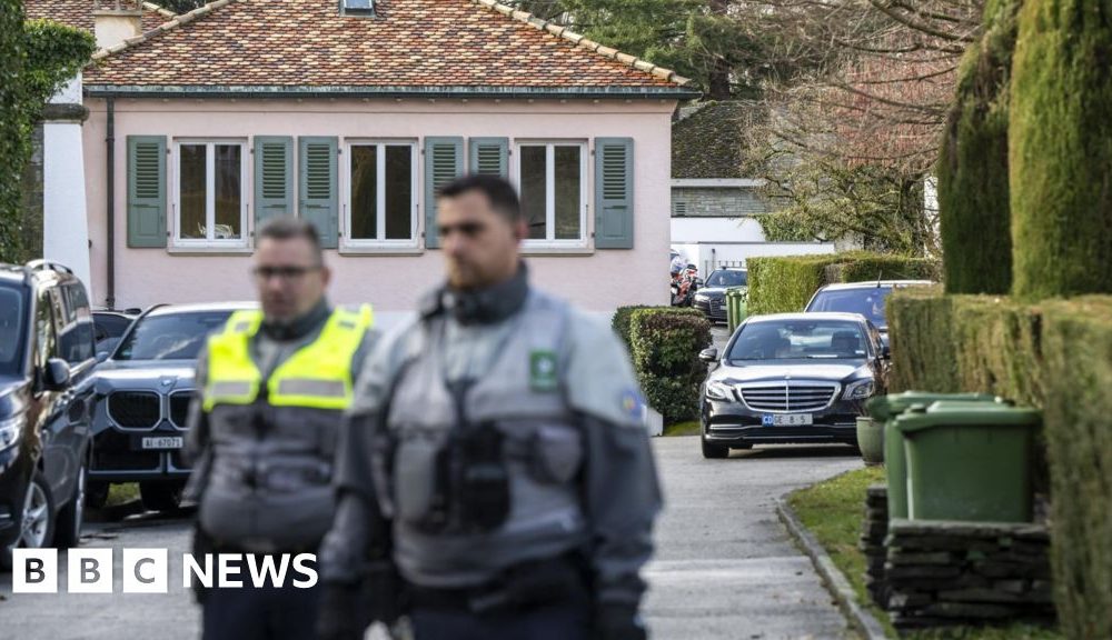 US and Iran to hold further talks as pressure for nuclear deal builds