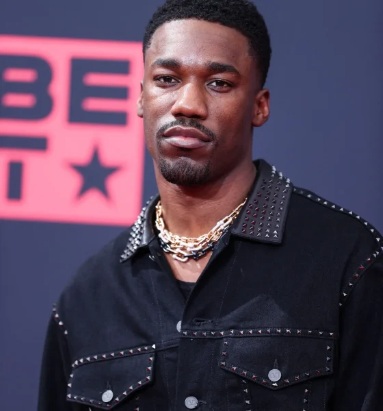 GIveon posing on the red carpet.