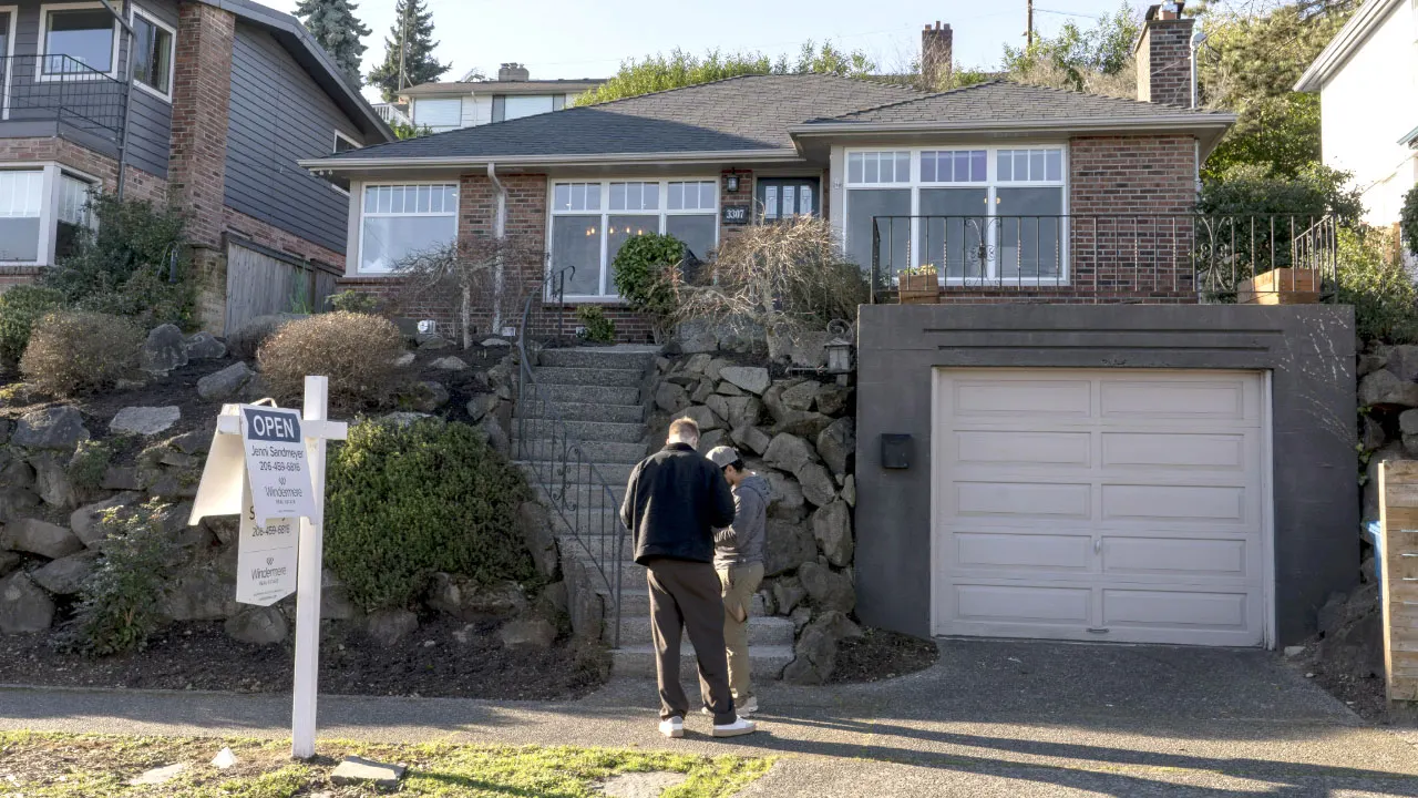 Mortgage rates fall to 5.98%: Freddie Mac