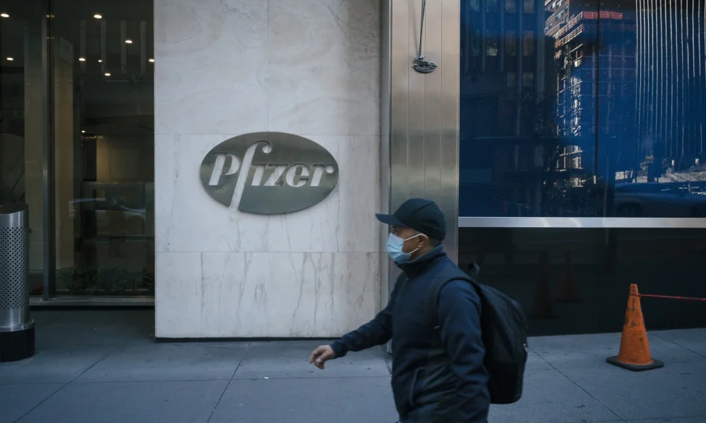 Pfizer Stock: A Risky 6.3% Yield For Income-Oriented Investors (NYSE:PFE)