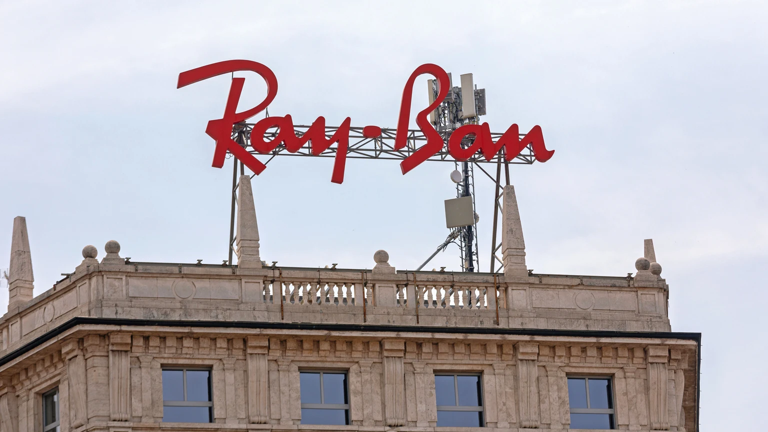 EssilorLuxottica: Turning Positive On Market-Share Gain (Rating Upgrade)