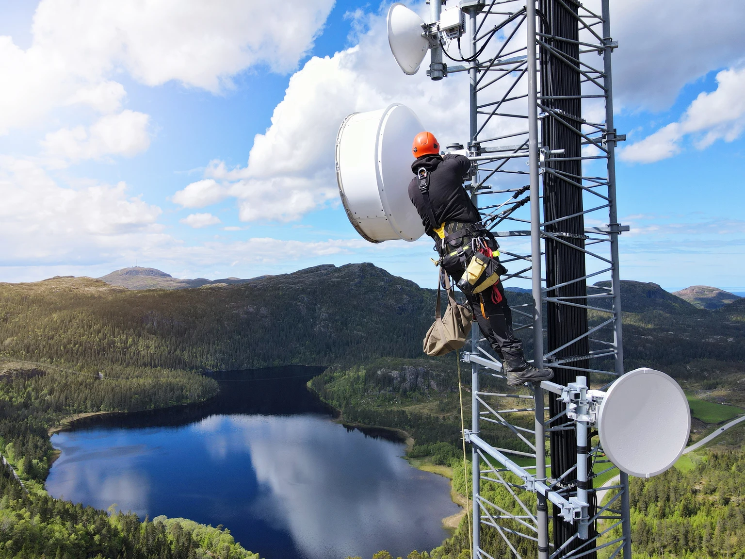 Telekomunikasi Indonesia: Indonesia's Digital Backbone At An Attractive Discount And Solid Yield