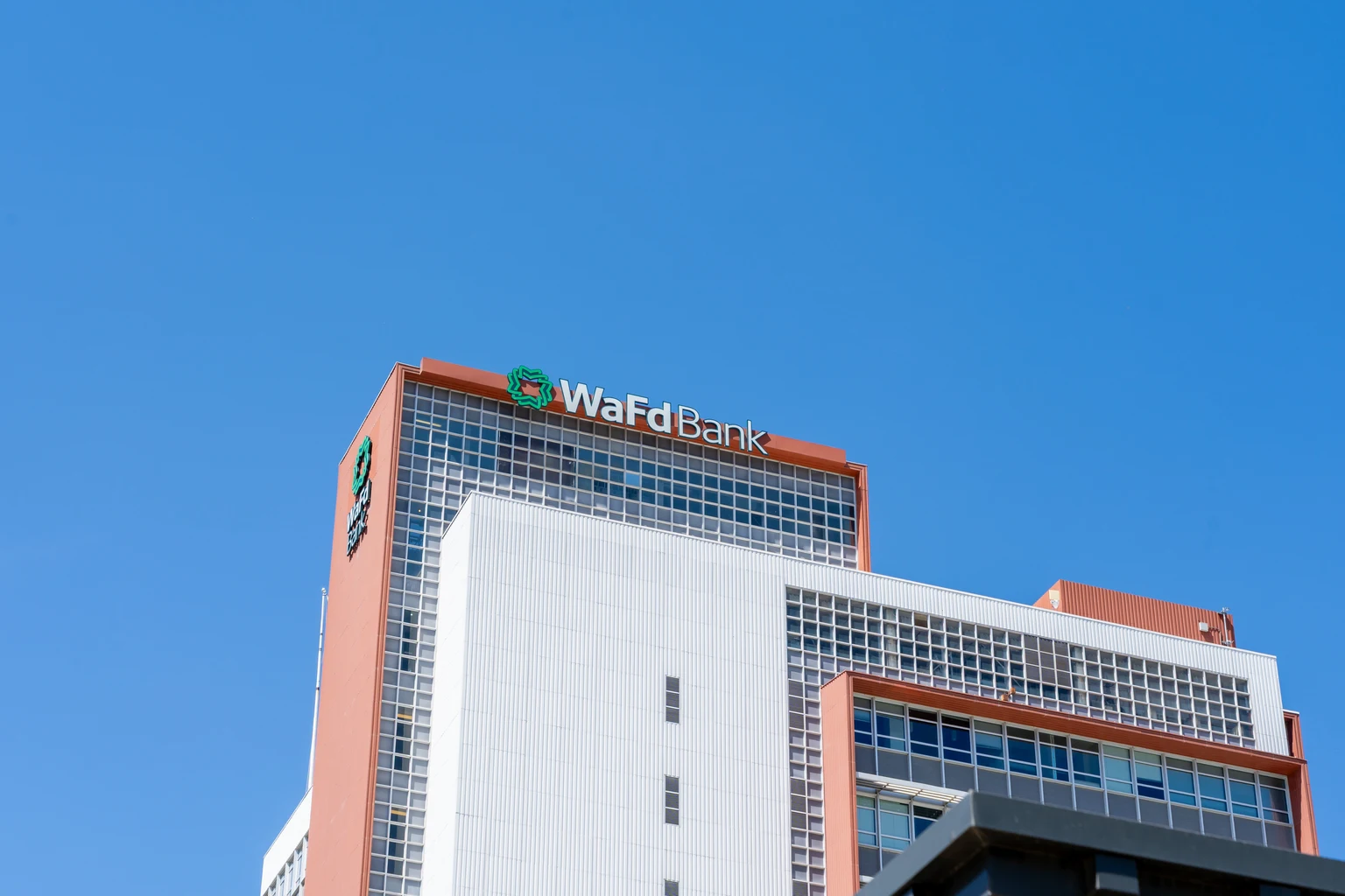 WaFd: 7.3% Yielding Preferred Share Good For Income Investors (NASDAQ:WAFD)