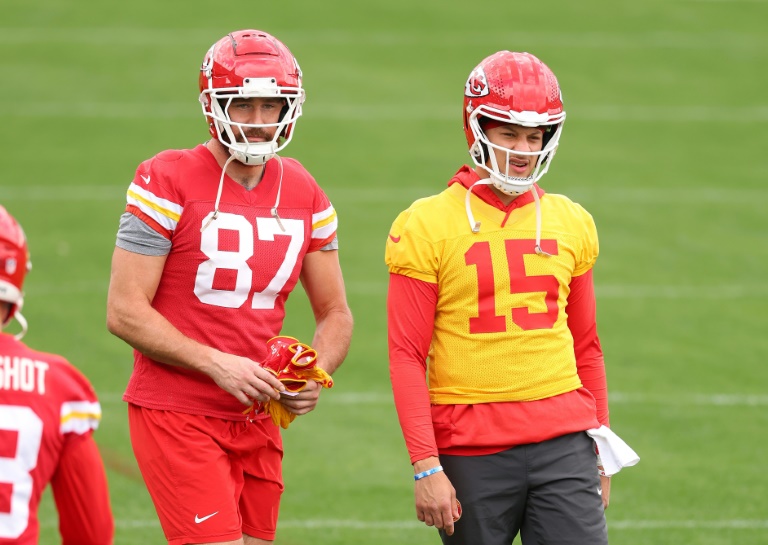 Kansas City quarterback Patrick Mahomes (right) and tight end Travis Kelce (left) practice ahead of Sunday's Super Bowl in New Orleans