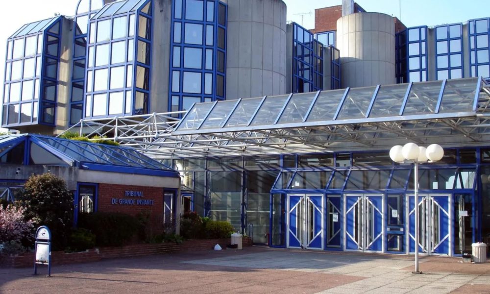 Identical twins with same DNA on trial in France for double murder