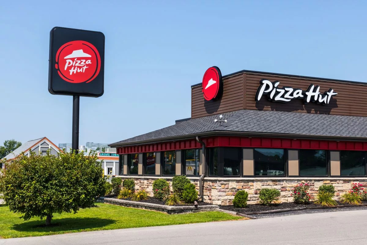 Yum! closing about 250 Pizza Hut restaurants