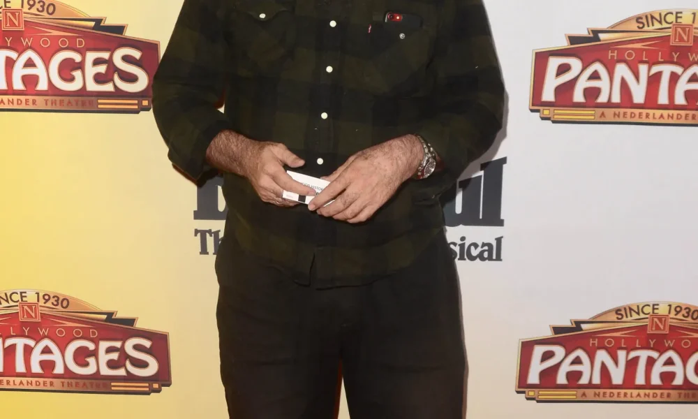 Robert Carradine posing on the red carpet.