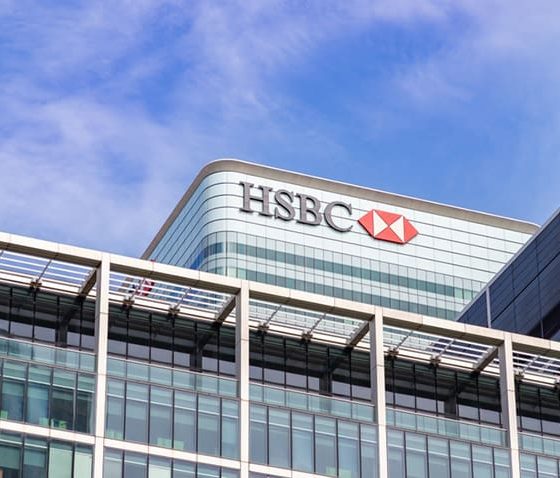 HSBC staff share $3.9bn bonus pot as profits top forecasts