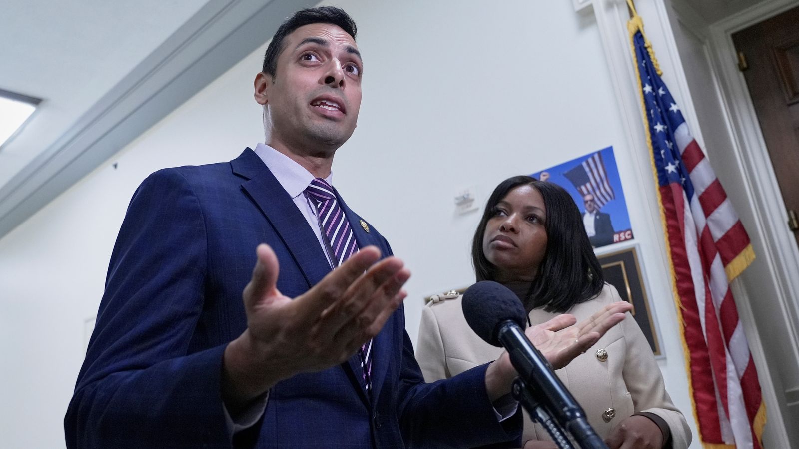 The US politician who wants to meet Andrew - and 'make sure he tells the truth' | World News