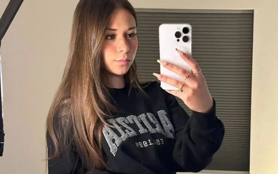 Sophie Rain mirror selfie