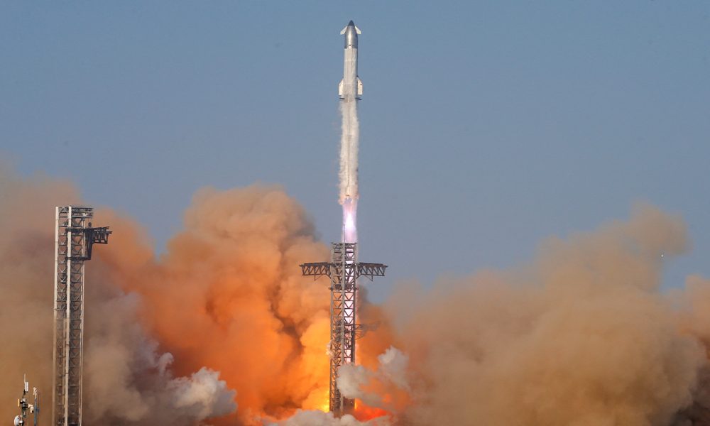 Musk says SpaceX shifting focus to moon before Mars push