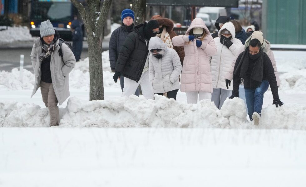 Blizzard threatens East Coast with heavy snow and damaging winds