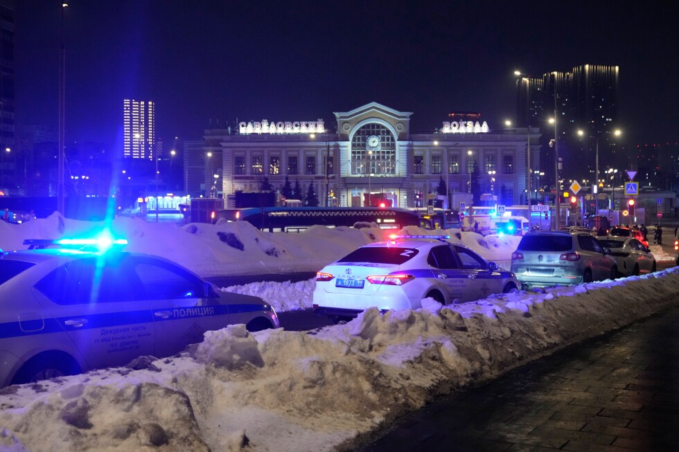 An explosion in Moscow kills a police officer