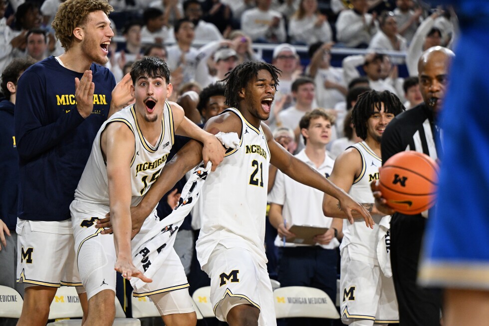 Michigan hits No. 1 in AP Top 25 men's basketball poll