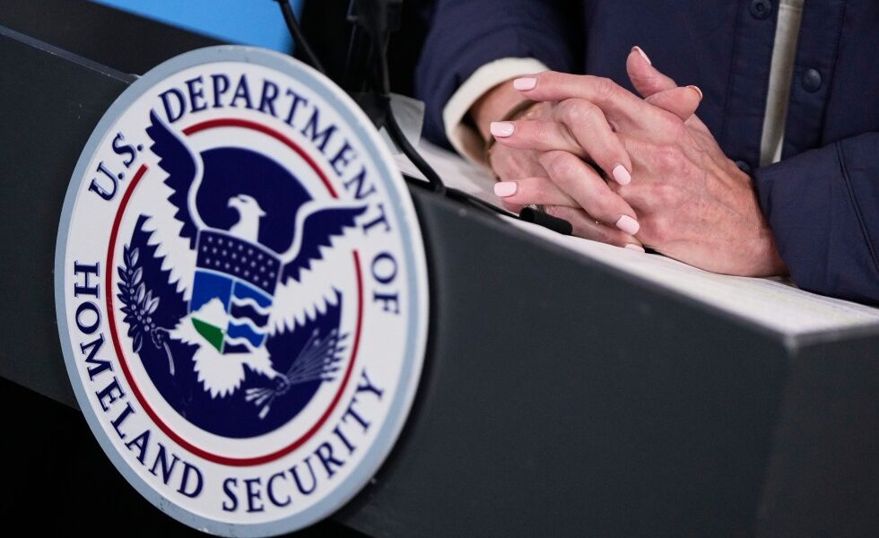 Federal appeals court backs Trump administration on immigrant detentions