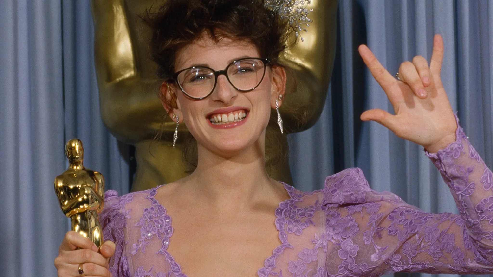 1986 Oscar Winner Marlee Matlin 'Memba Her?!