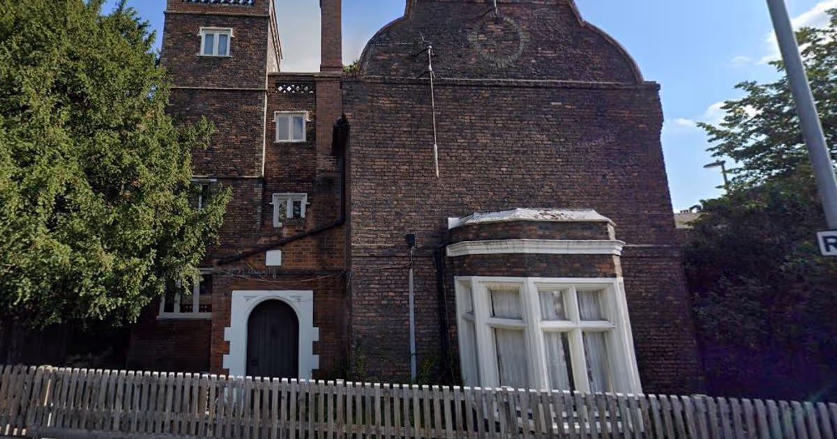 The Cambridge manor house once owned by a famous family that hundreds pass everyday without noticing