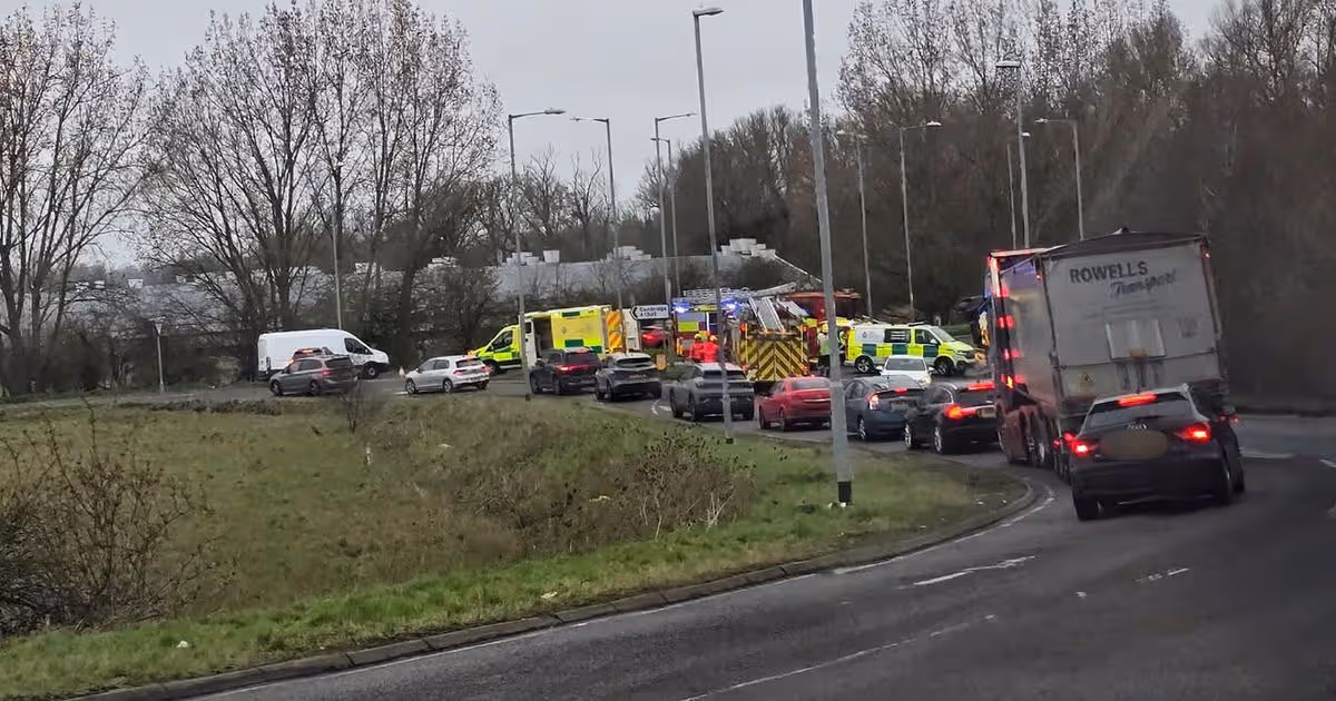 Police close busy Cambs road after crash